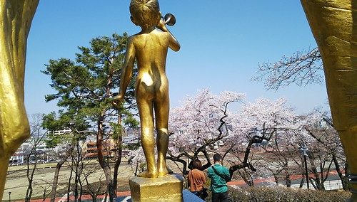 冨士森公園平和の像